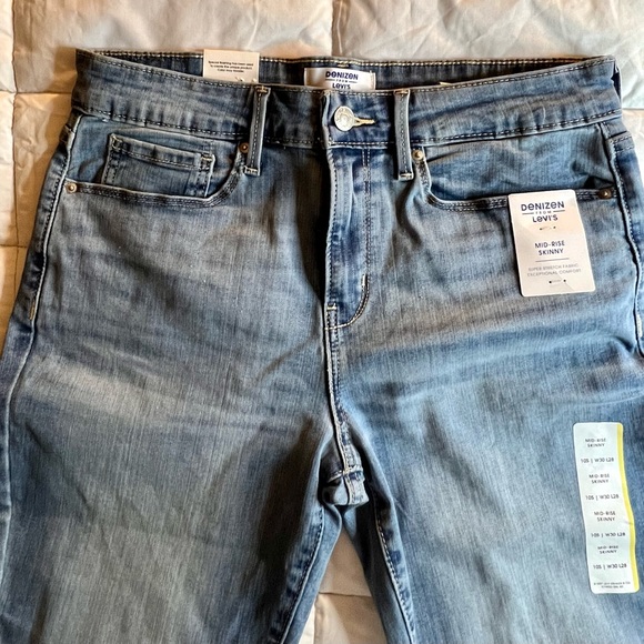 NWT Levi Mid rise skinny. Light wash blue. Women’s size 10. - Picture 7 of 7